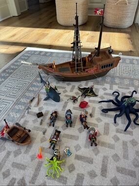 Kids Pirate Ship Playset with Brown Ship and Blue Octopus play Mobil